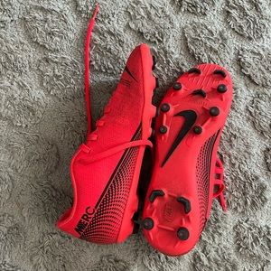 NIKE LASER CRIMSON MERCURIAL FOOTBALL CLEATS